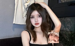 美女洗澡脱得一二干净